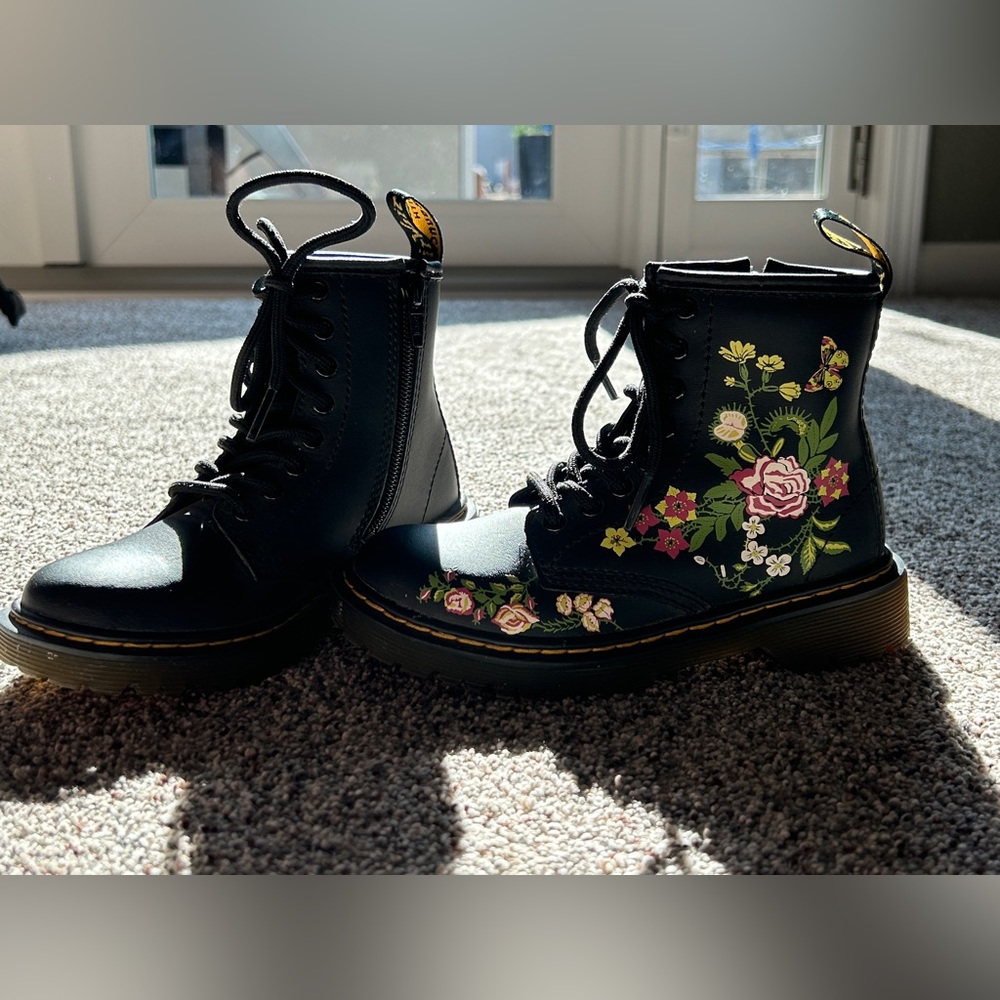 Adorable Floral Dr Martens - size 12
